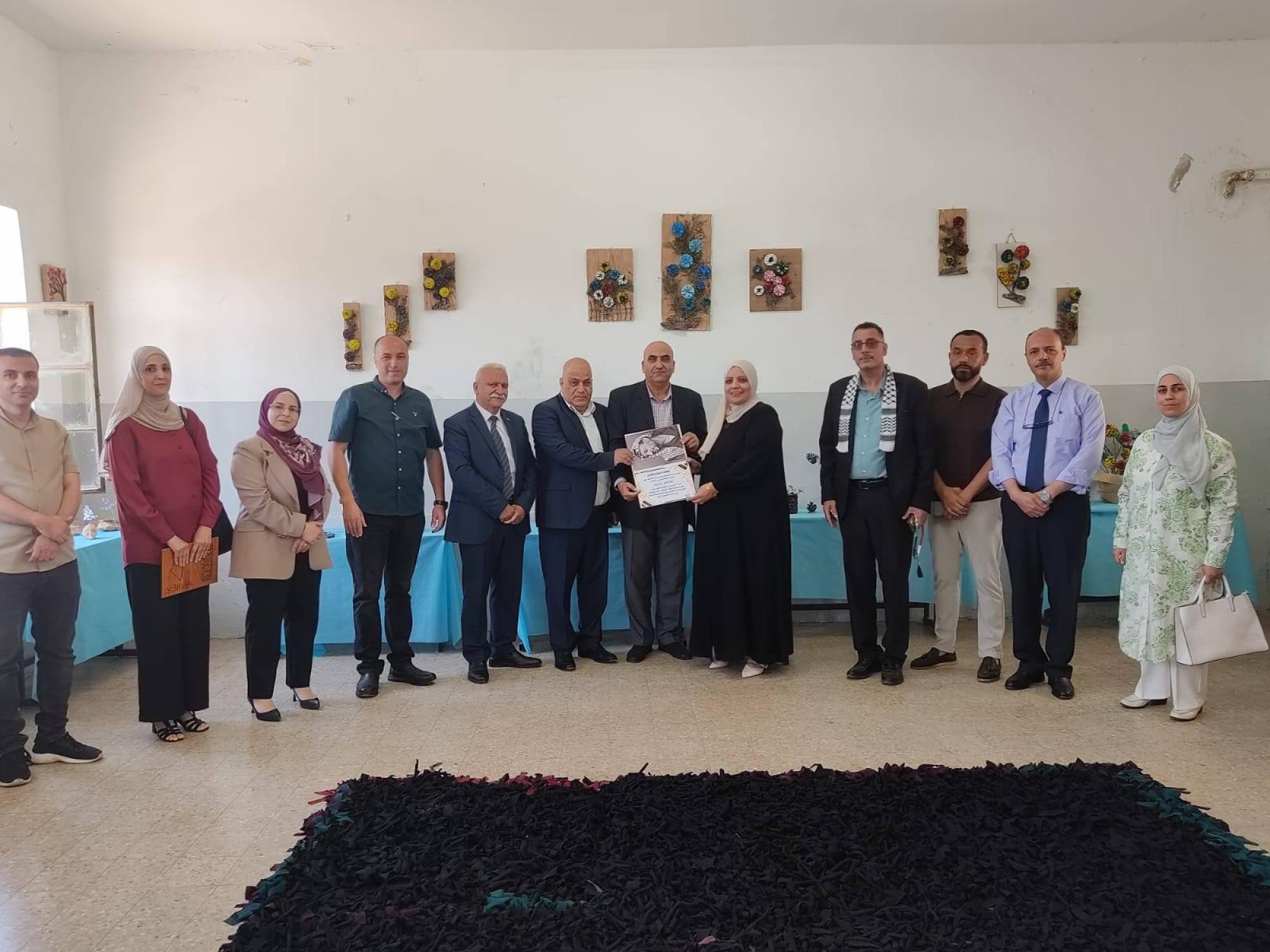  "من مخلفاتنا نصنع الجمال" 